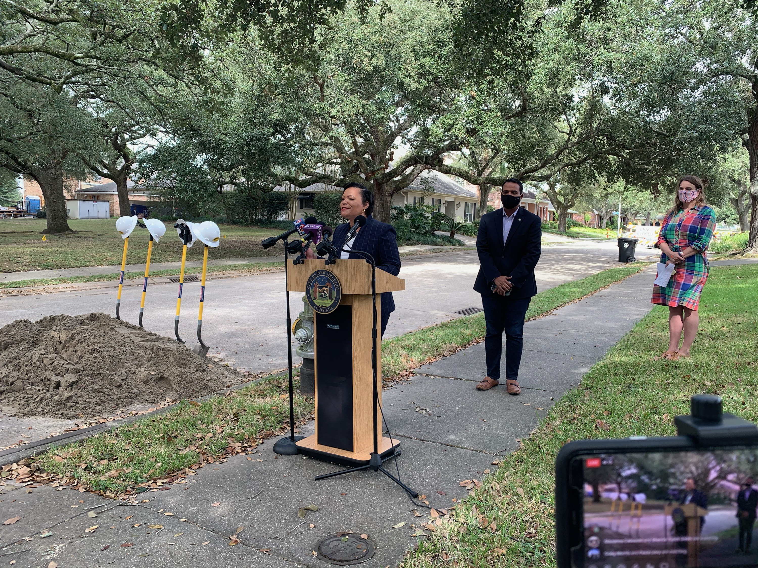 Mayor Cantrell Breaks Ground on Lake Terrace and Oaks Group D Roadwork Project