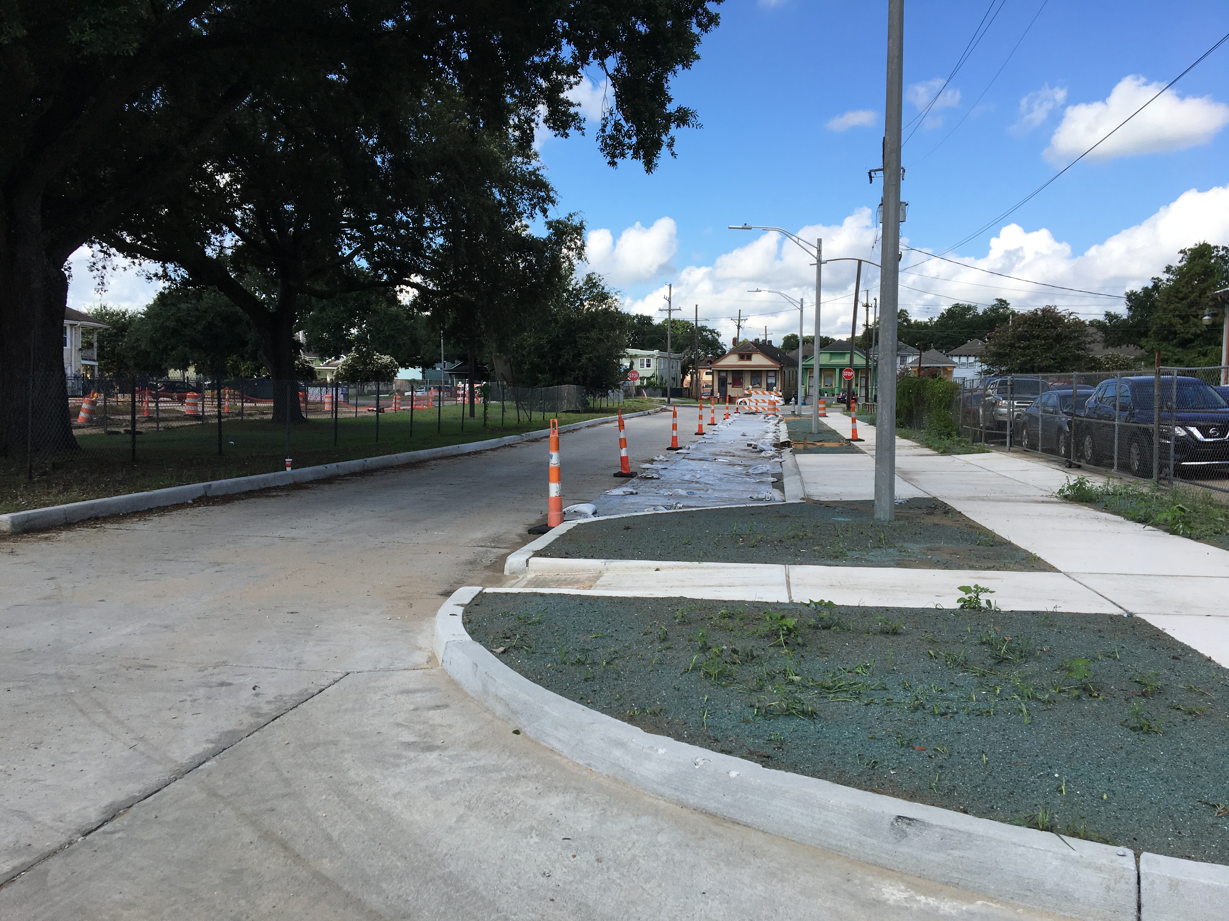 COMMAND CONSTRUCTION INDUSTRIES, LLC COMPLETES PERVIOUS PAVEMENT ON LAKE SIDE OF S. GALVEZ STREET