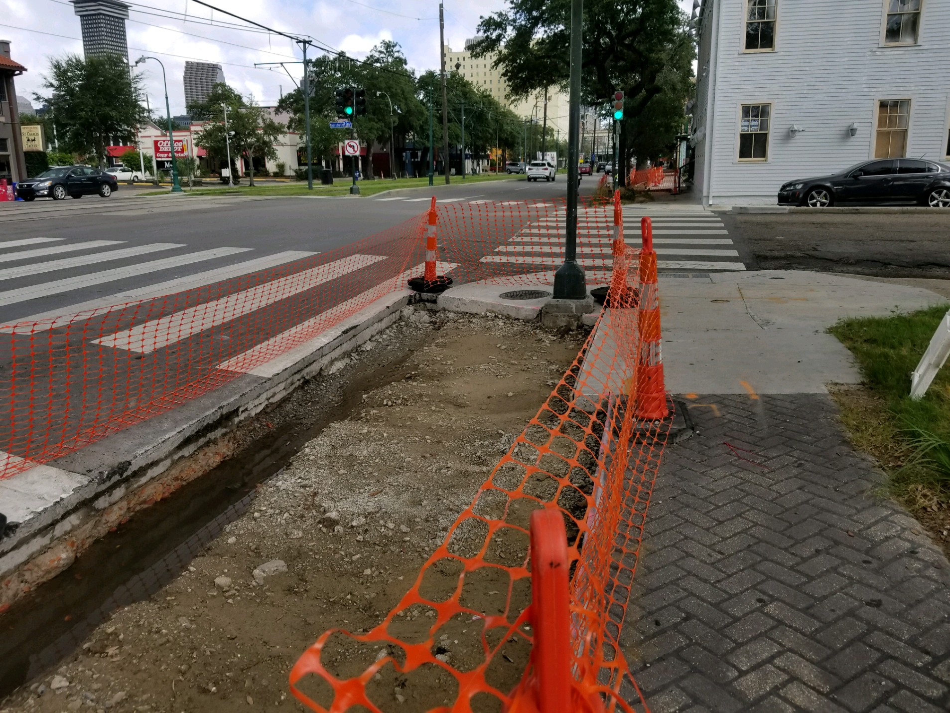 CREWS COMPLETE CURBS AND AMERICANS WITH DISABILITIES ACT-COMPLIANT RAMPS ON THE ST. CHARLES AVENUE MEDIAN