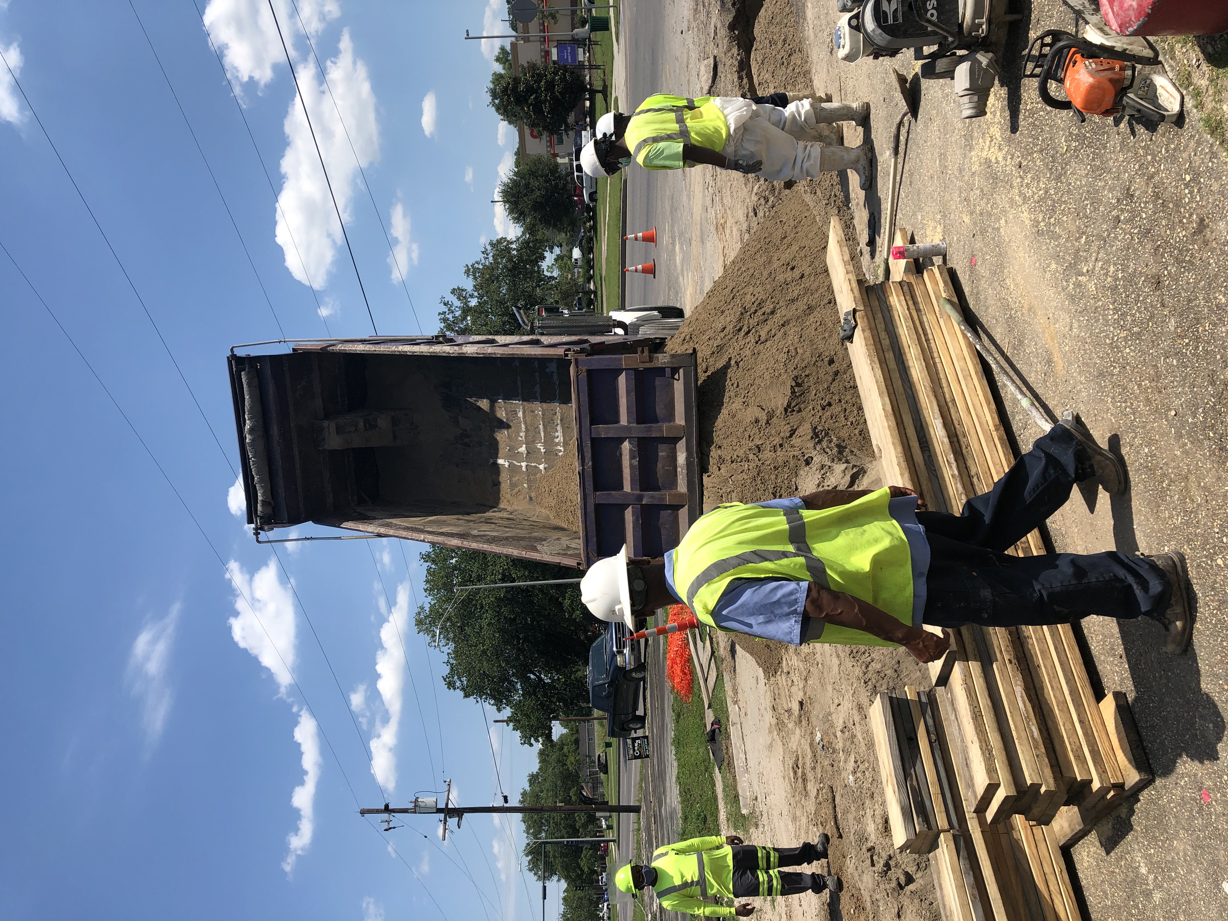 CREWS CONTINUE TO WORK WEEKENDS TO REMAIN ON SCHEDULE ON THE LOWER NINTH WARD NORTHWEST GROUP B PROJECT