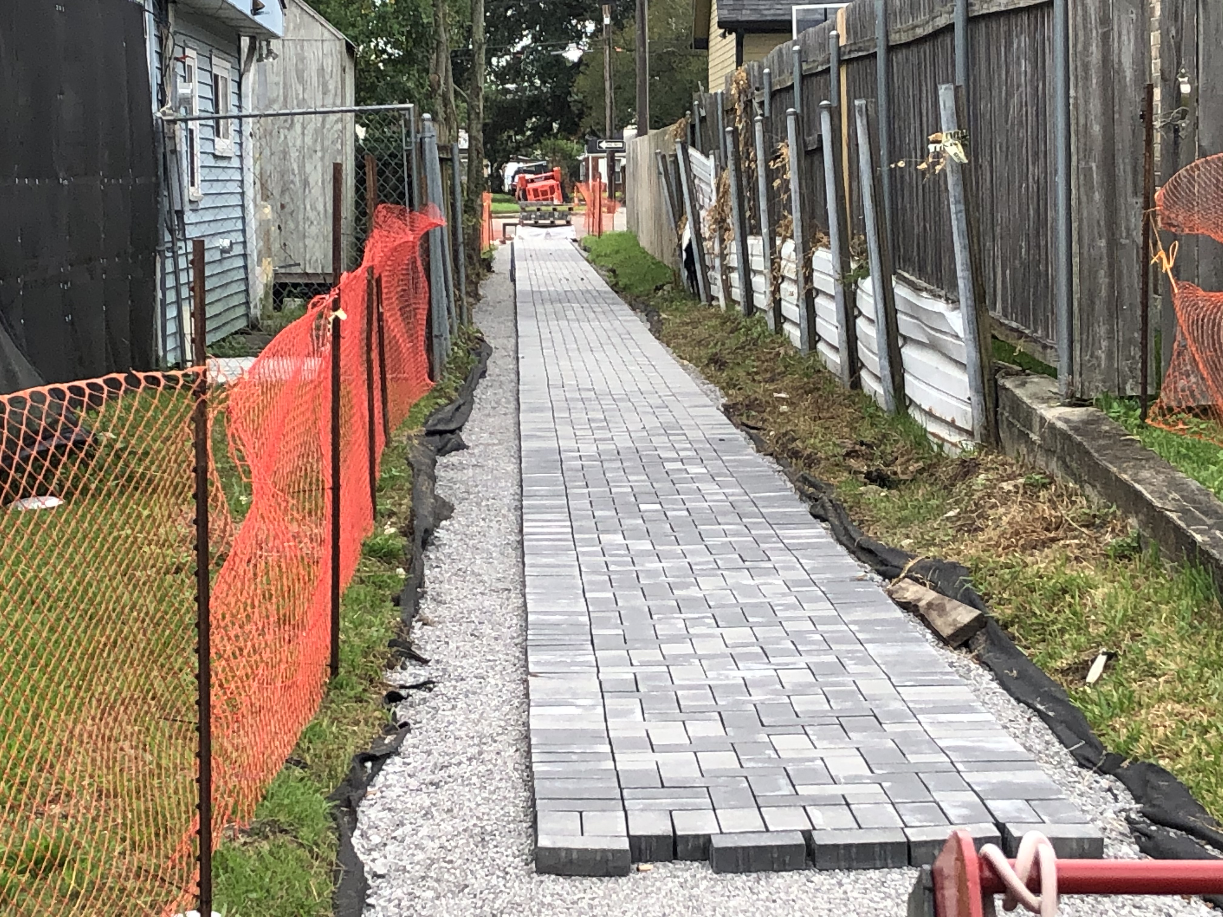 GREEN ALLEYWAYS HIGHLIGHT CONSTRUCTION IN PONTILLY PROJECT