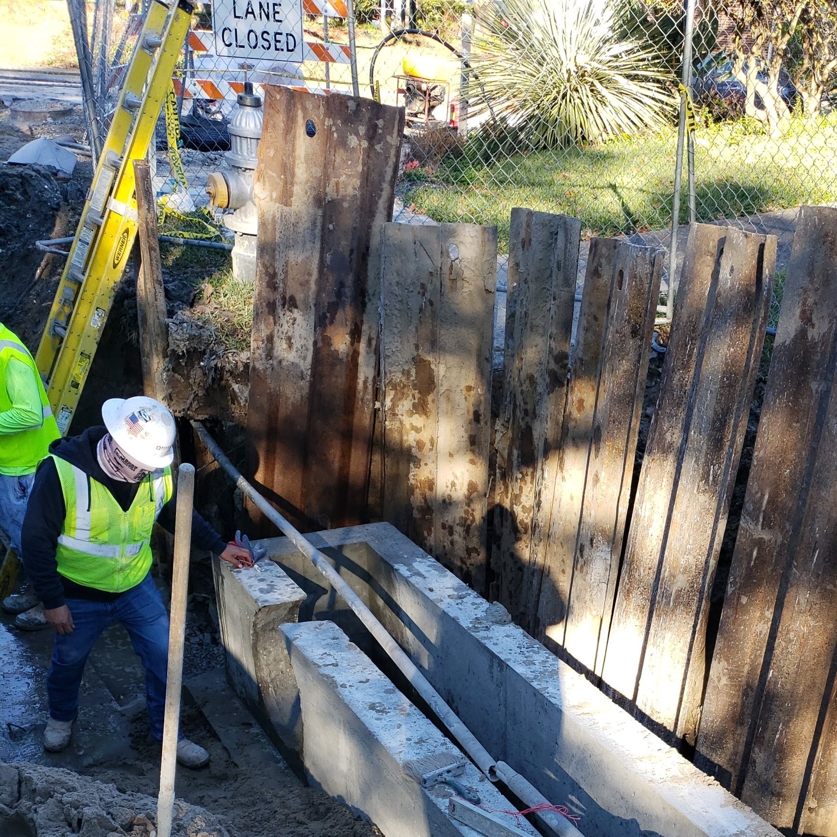 WATERLINE, DRAINAGE LINE WORK CONTINUES ON LAKE TERRACE AND OAKS GROUP D PROJECT