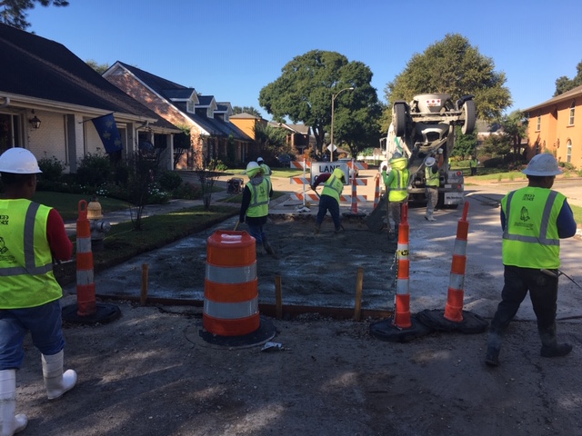 CREWS COMPLETE COUNTRY CLUB INTERSECTION ON LAKEWOOD GROUP A PROJECT
